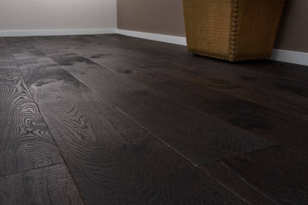 Chêne teinté noir huilé