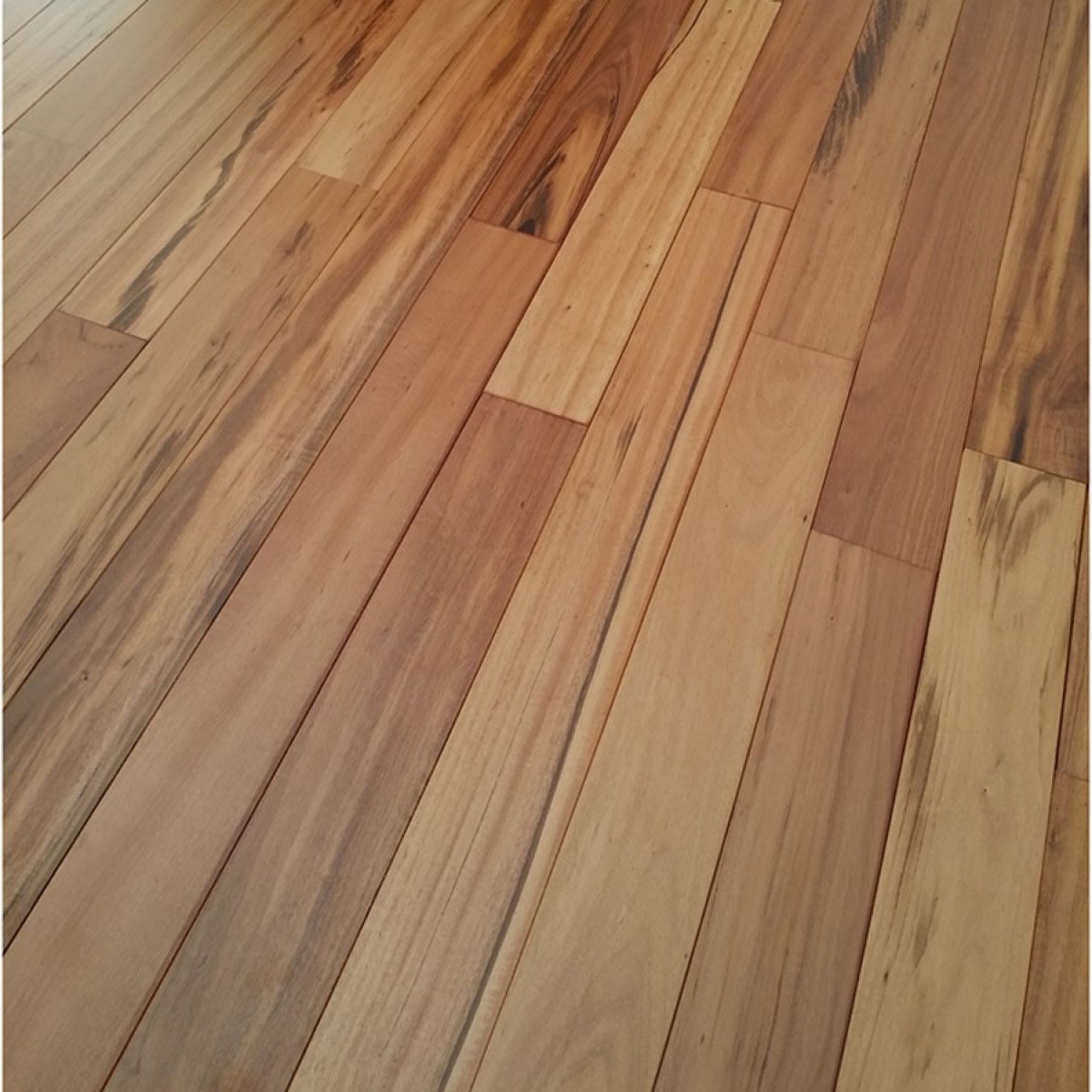 Variations de couleurs du Muiracatiara