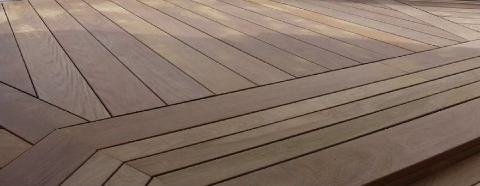 Lames en ipé, largeurs 95 et 145 mm, pour contour de piscine traditionnelle Gironde