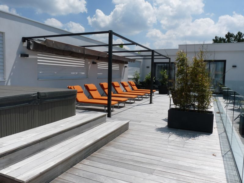 Terrasse en Padouk grisée par le soleil