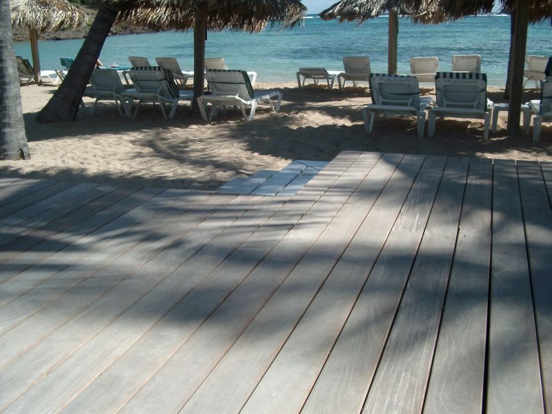 Lames de terrasse en Ipé à fixations invisibles par clips inox